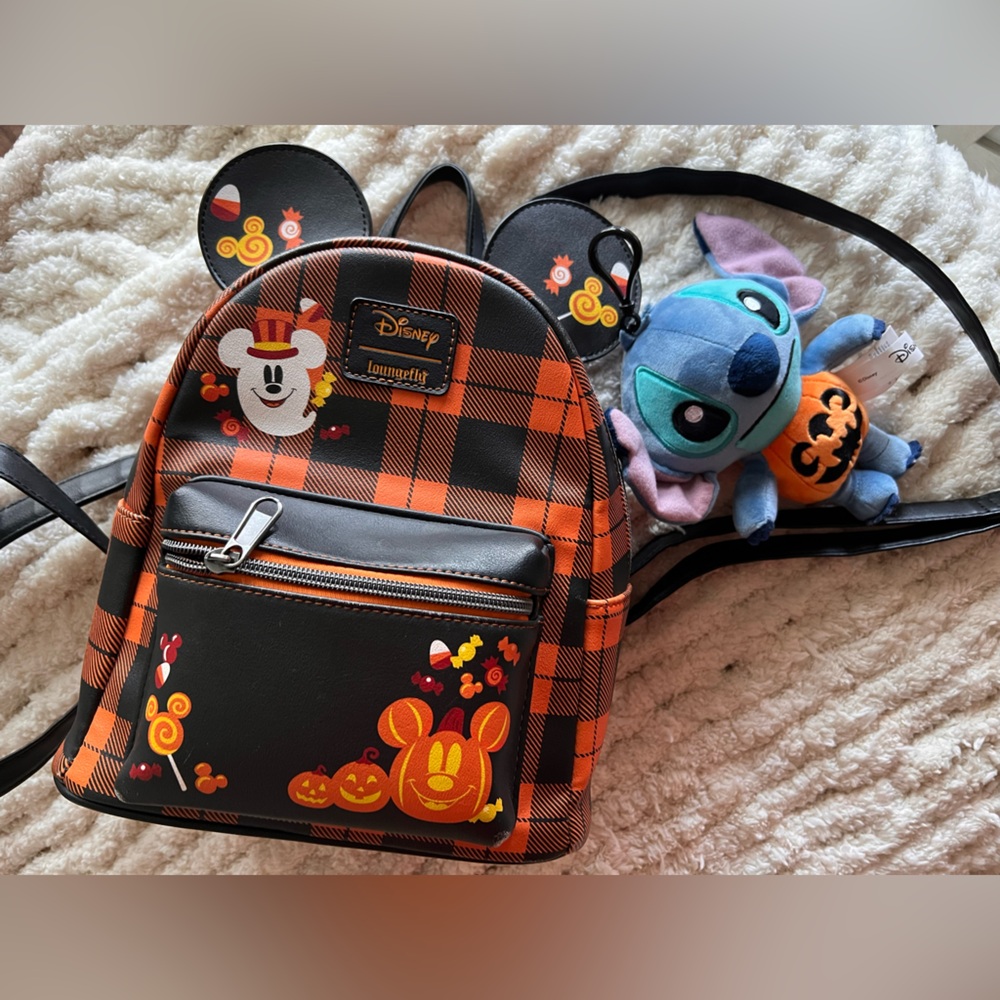Loungefly | Halloween Backpack with Stitch Keychain